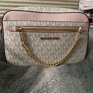 Micheal Kors crossbody purse